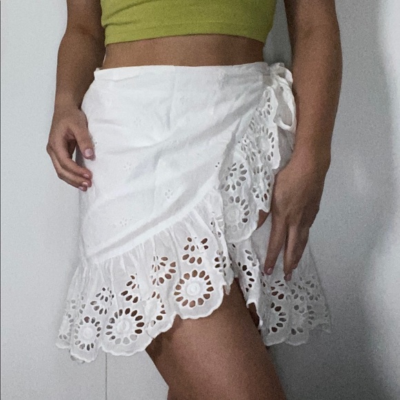 Women’s Lace Wrap-Skirt - Picture 2 of 5